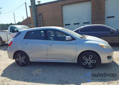 2013 Toyota Matrix S z USA, uszkodzony, nr VIN 2T1LE4EE6DC023742